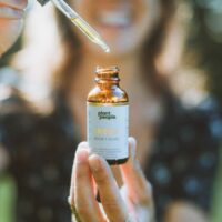 7 Benefits and Uses of CBD Oil